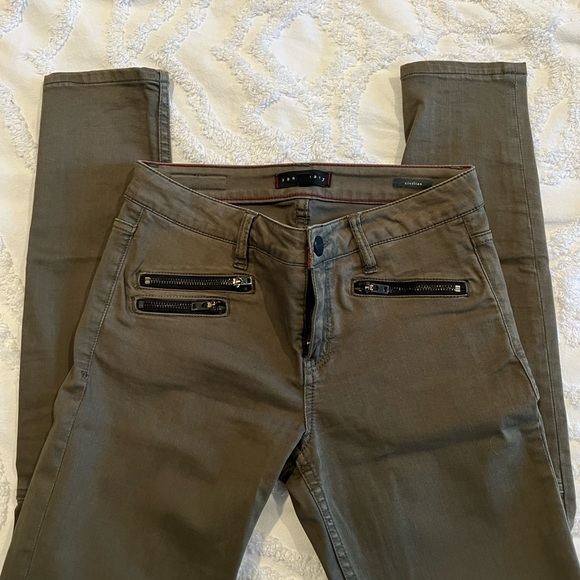 Sanctuary Jeans Civilian Cut in Olive - Picture 3 of 6